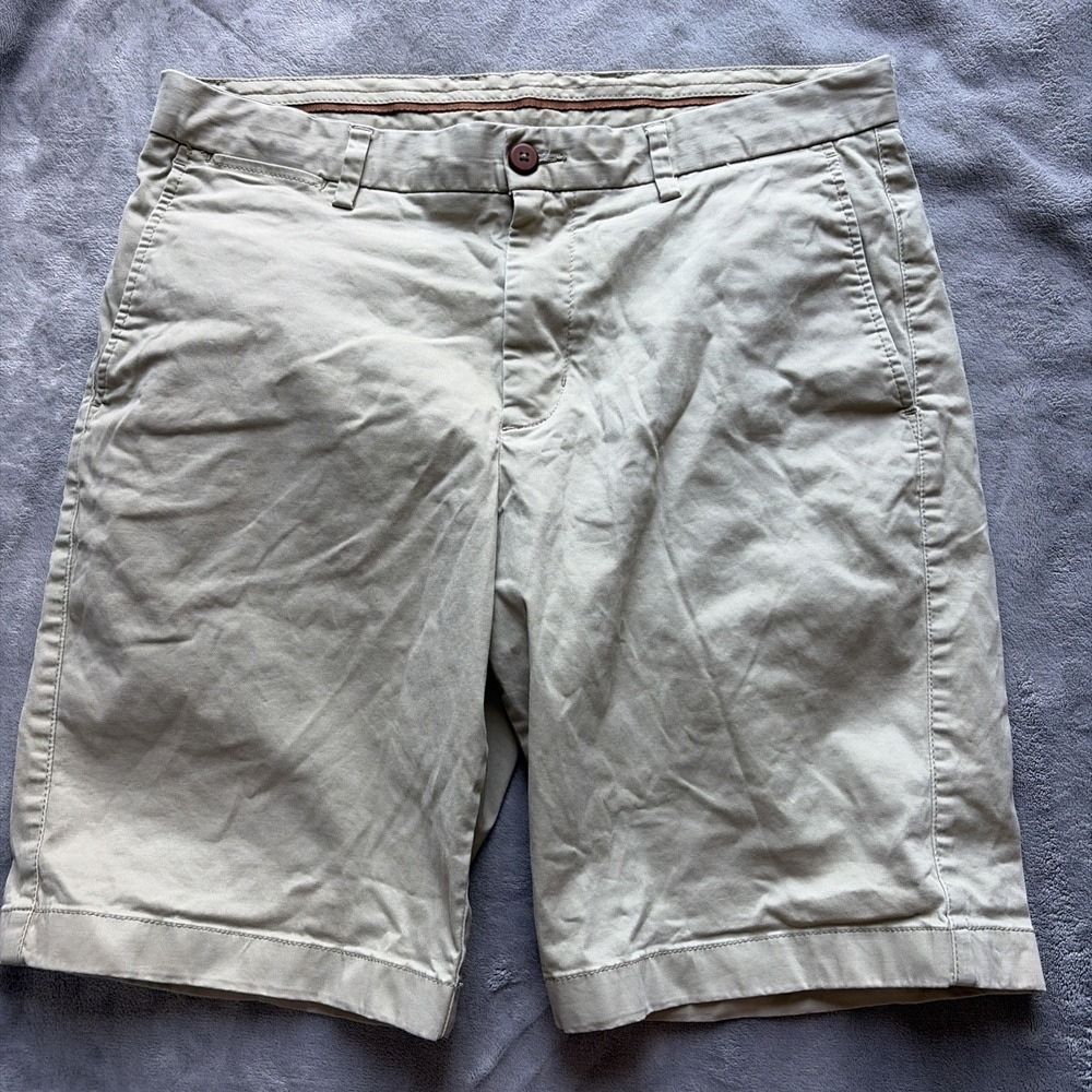 Tommy Bahama Men's 34 Beige Chino Shorts Flat Front Stretch Cotton Spandex‎